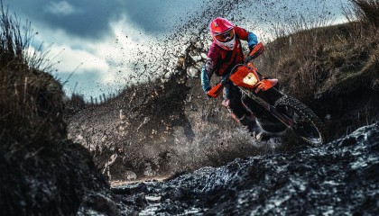 kaiyun.com-空中飞盘大赛，投掷技巧与协调性比拼，飞盘在空中如何实现转弯