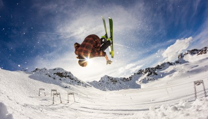 kaiyun体育-《赛事背后的故事：队伍磨合与选手成长》，队员磨合